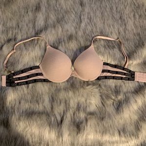 Victoria’s Secret Pink push-ups bra